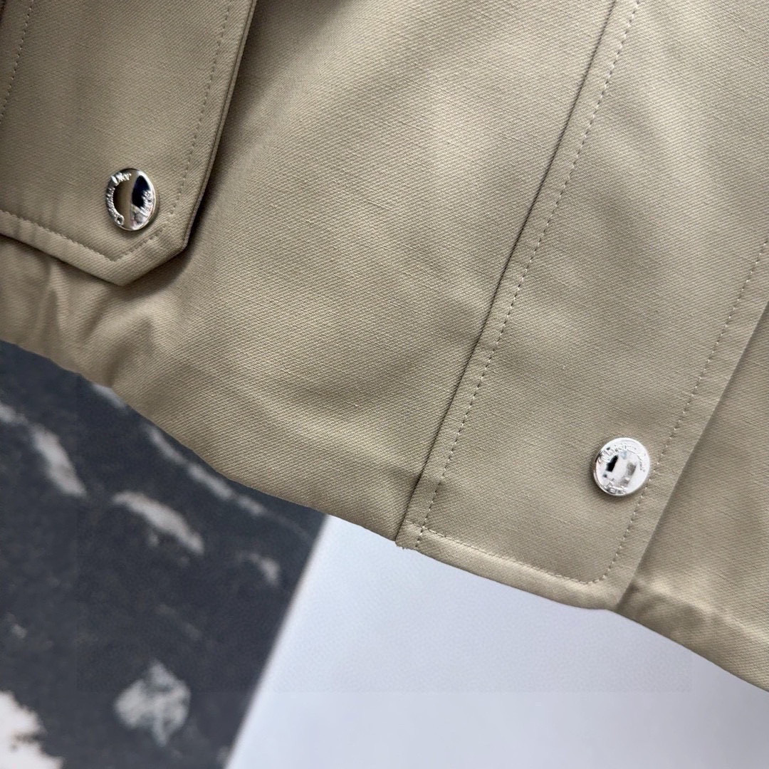 Stylish and Inclusive Khaki Suit with Logolib Design for Spring Fashion SML - 图片 6
