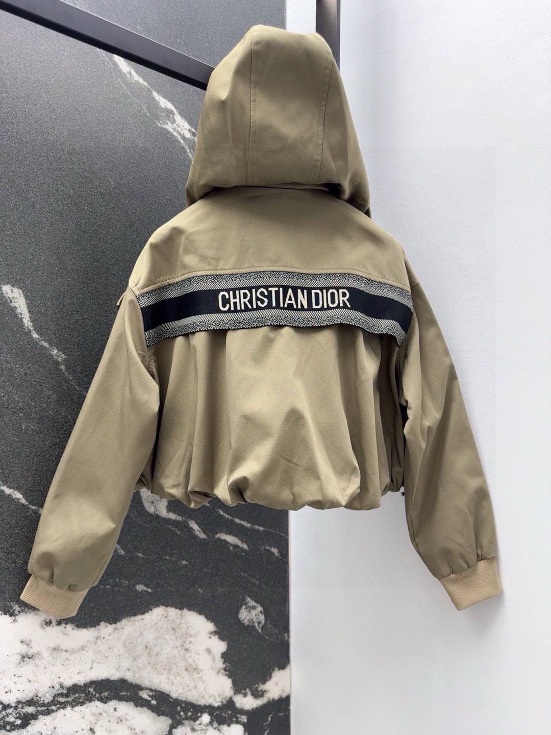 Stylish and Inclusive Khaki Suit with Logolib Design for Spring Fashion SML - 图片 2