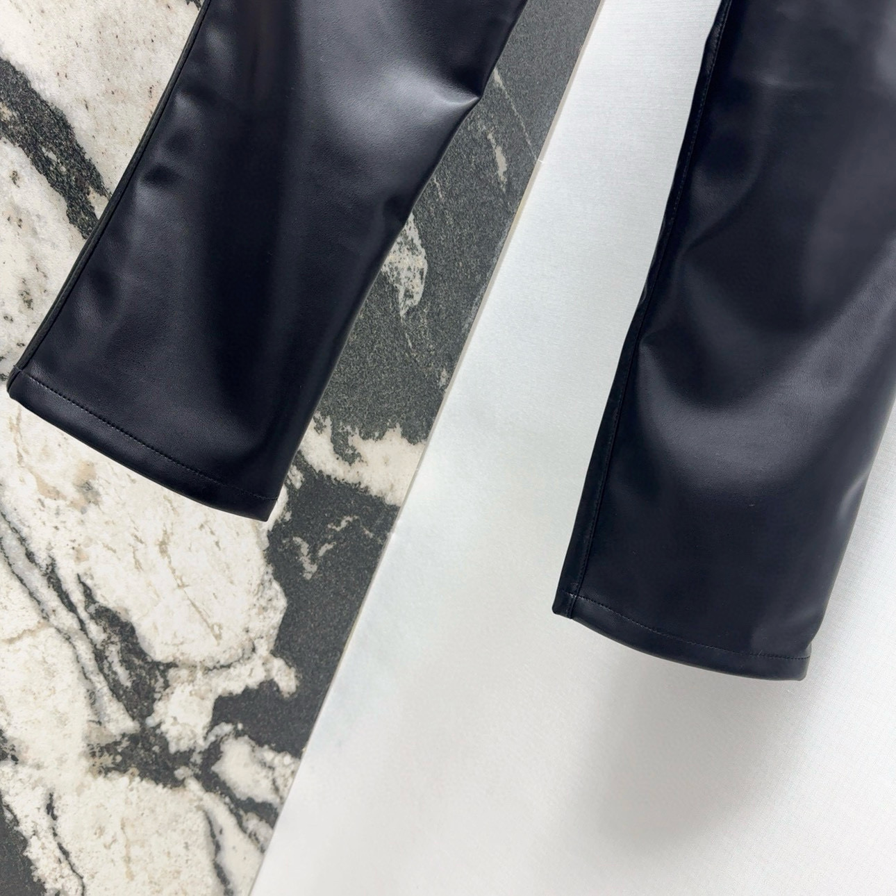 Stylish Leather Pants: Gold Waist, High Quality, Protein-Friendly Skins - 图片 7