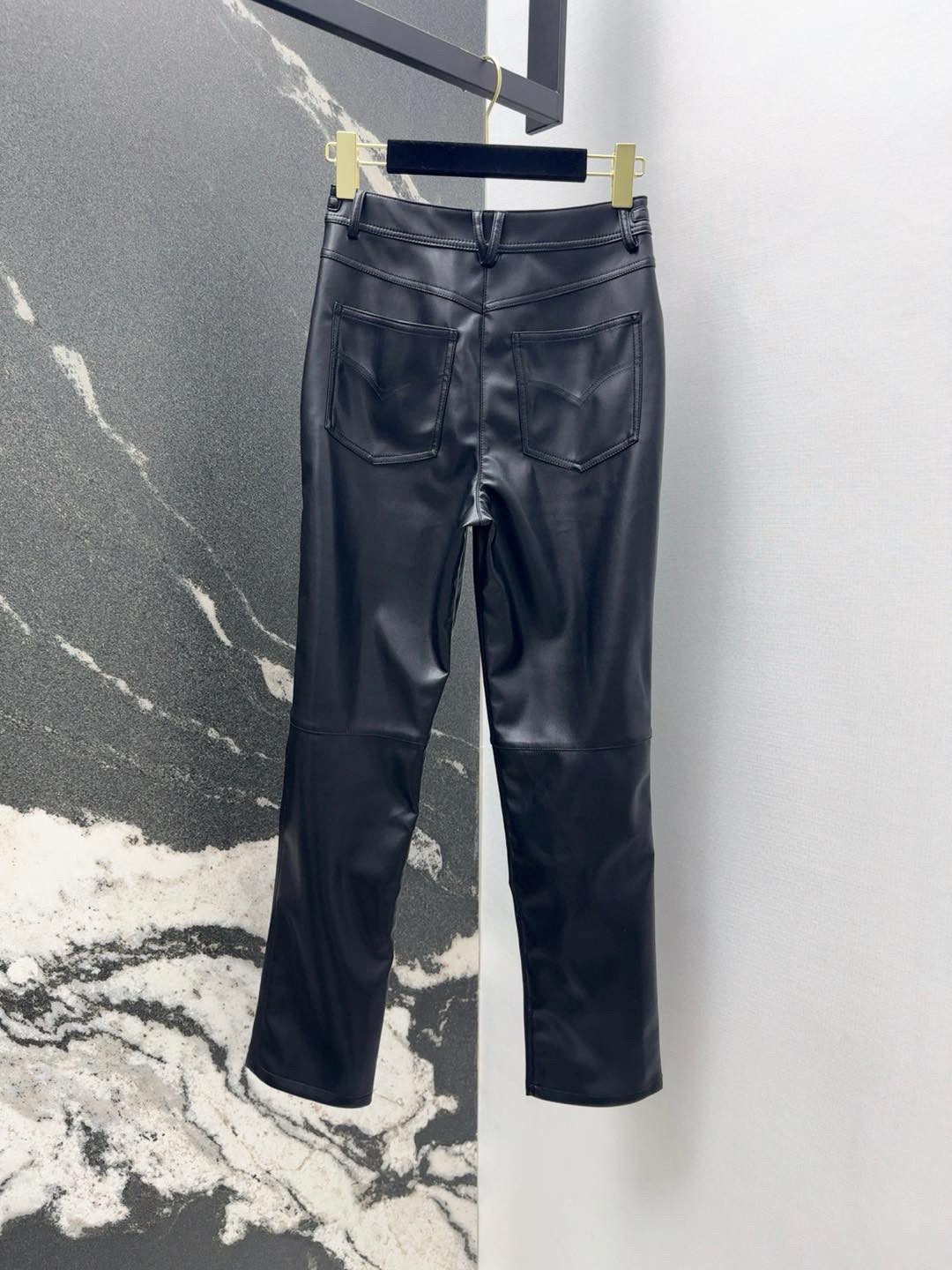 Stylish Leather Pants: Gold Waist, High Quality, Protein-Friendly Skins - 图片 9