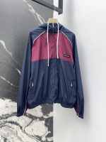 MIU 25SS --- Producto nuevo de la primavera Nuevo Producto retro Retro Chaqueta deportiva Continutando -Diseño de costura Color Captura de ojo. 1 MIU 25SS — Producto nuevo de la primavera Nuevo Producto retro Retro Chaqueta deportiva Continutando -Diseño de costura Color Captura de ojo.