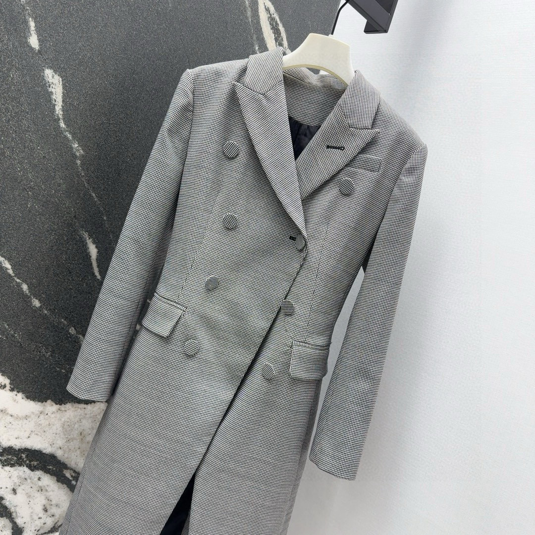 Timeless Spring Fashion: P989 Classic Cross-Button Dress with MCQ 25SS Integration - 图片 2