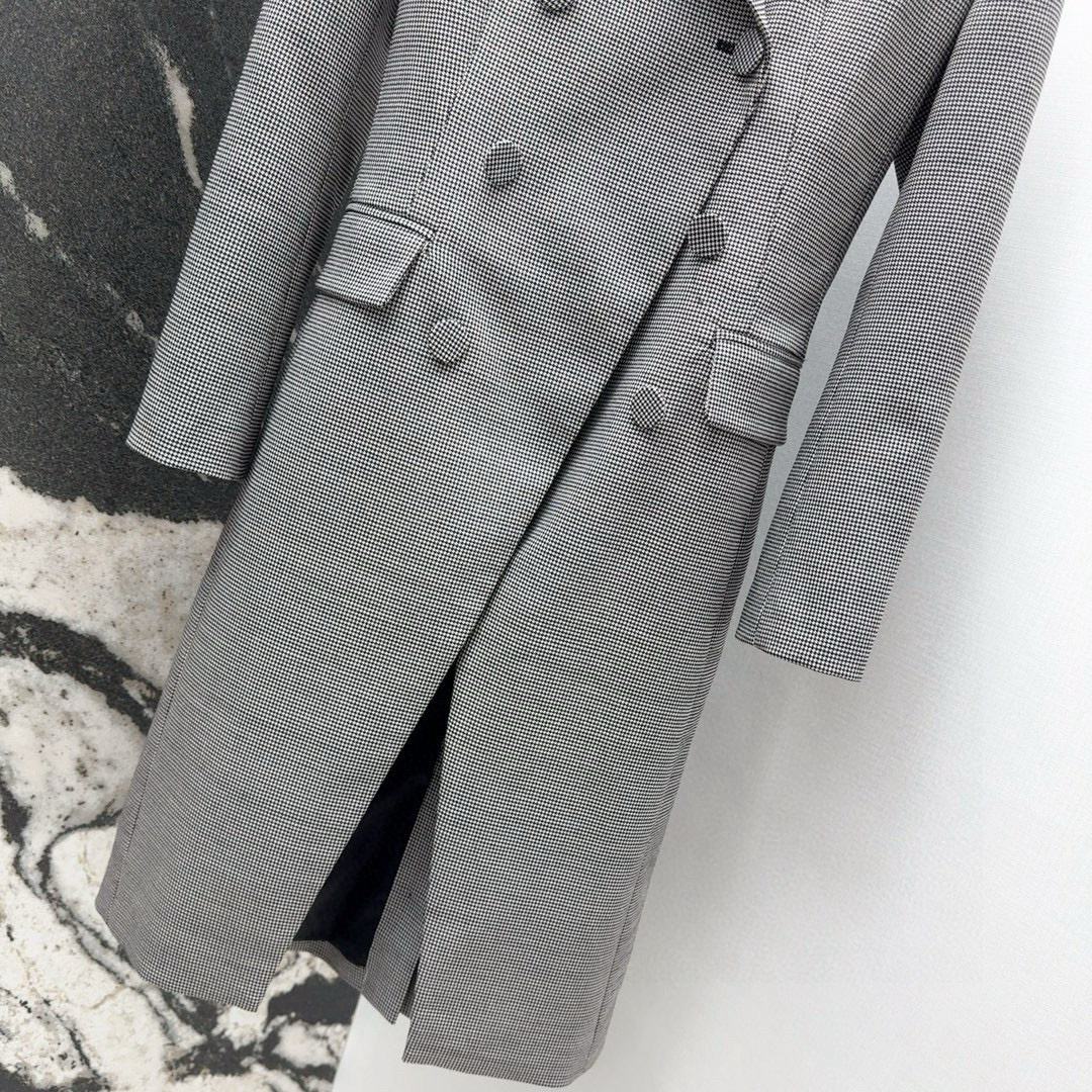 Timeless Spring Fashion: P989 Classic Cross-Button Dress with MCQ 25SS Integration - 图片 5