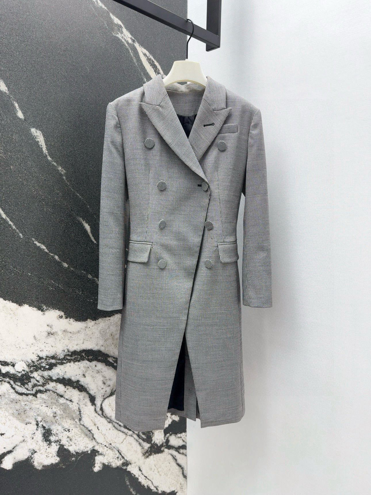 Timeless Spring Fashion: P989 Classic Cross-Button Dress with MCQ 25SS Integration