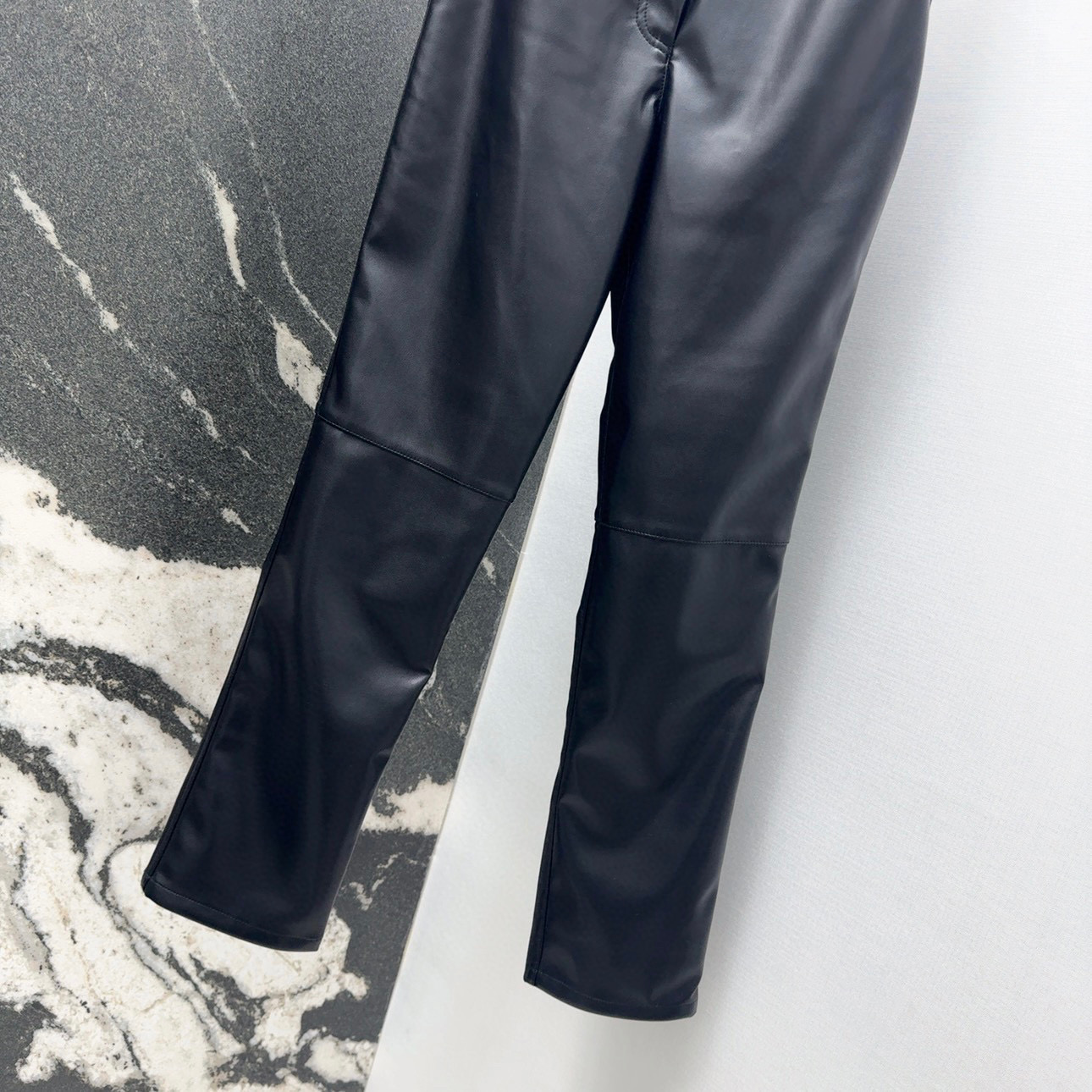 “Stylish Gold-Decorated Pencil Pants for Spring: P621 Original Rags Collection” - 图片 6