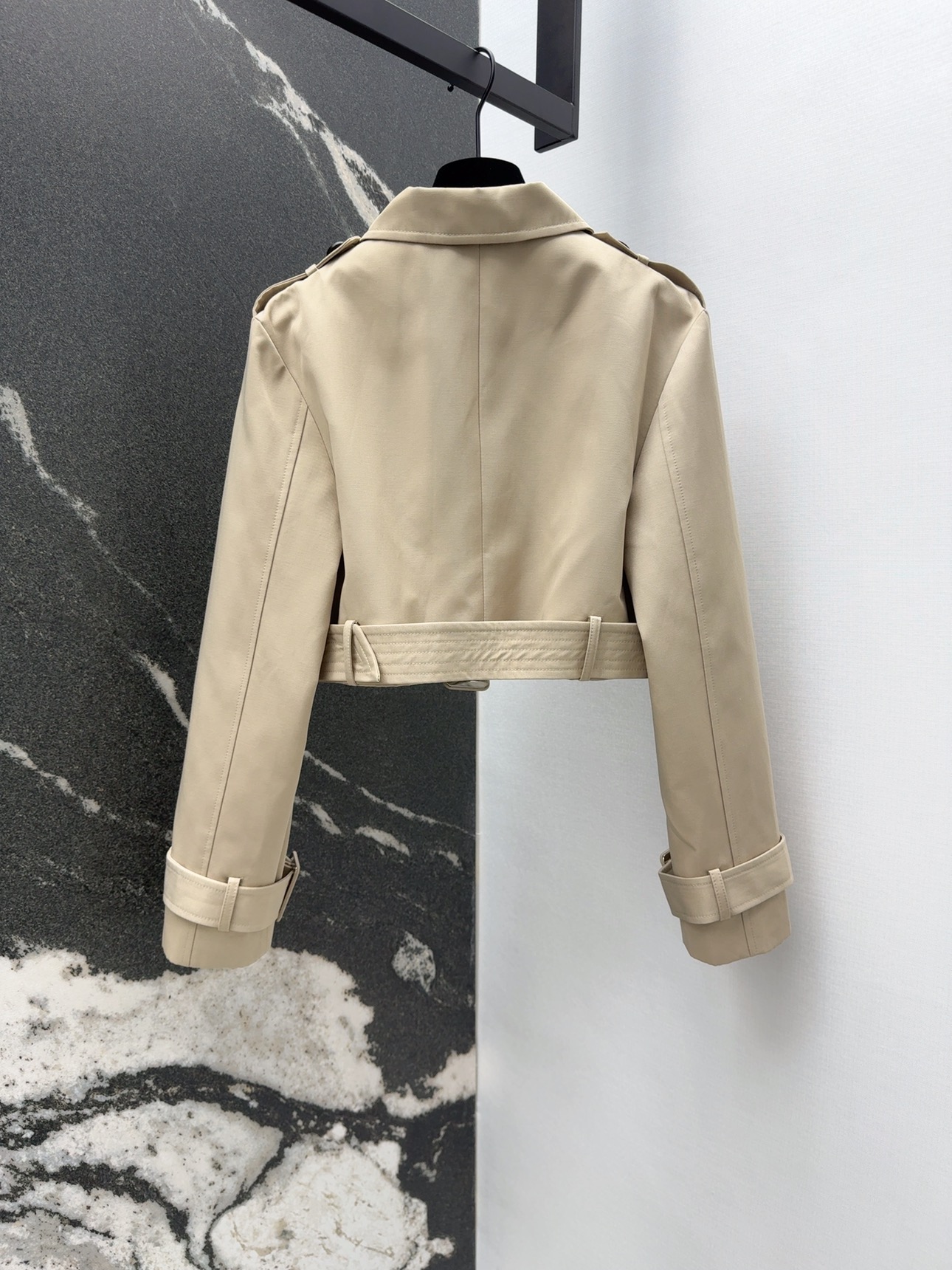 Stylish BV 25SS Female Suit: Perfect for Spring Mornings, Custom Fabric, Eye-catching Design - 图片 9