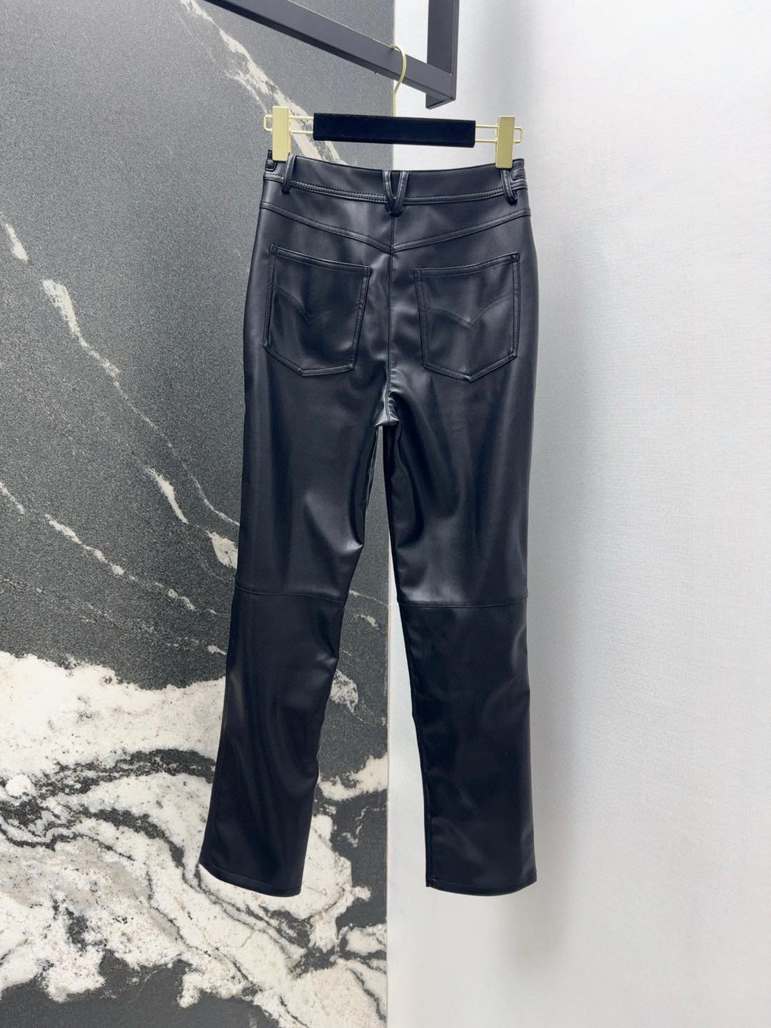Fashion Alert: P621 Original Rags – Stylish and Handsome Leather Pants for Spring - 图片 9