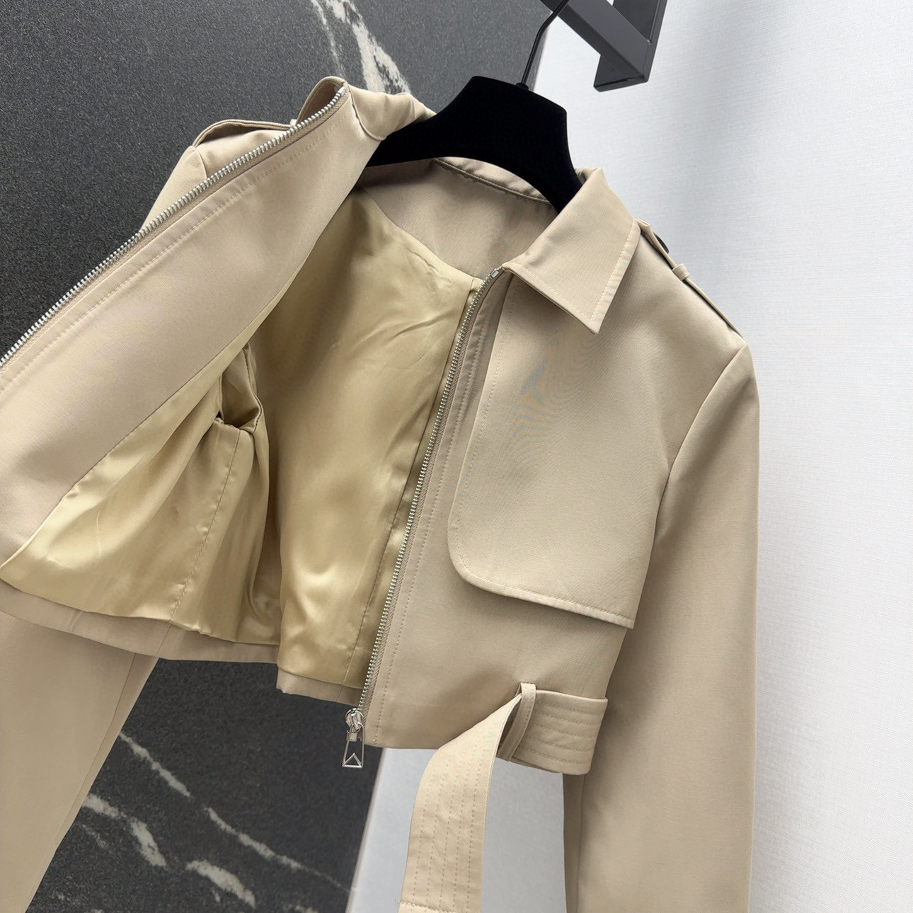 Stylish BV 25SS Female Suit: Spring Morning Fashion with Custom Fabric and Eye-Catching Design - 图片 7