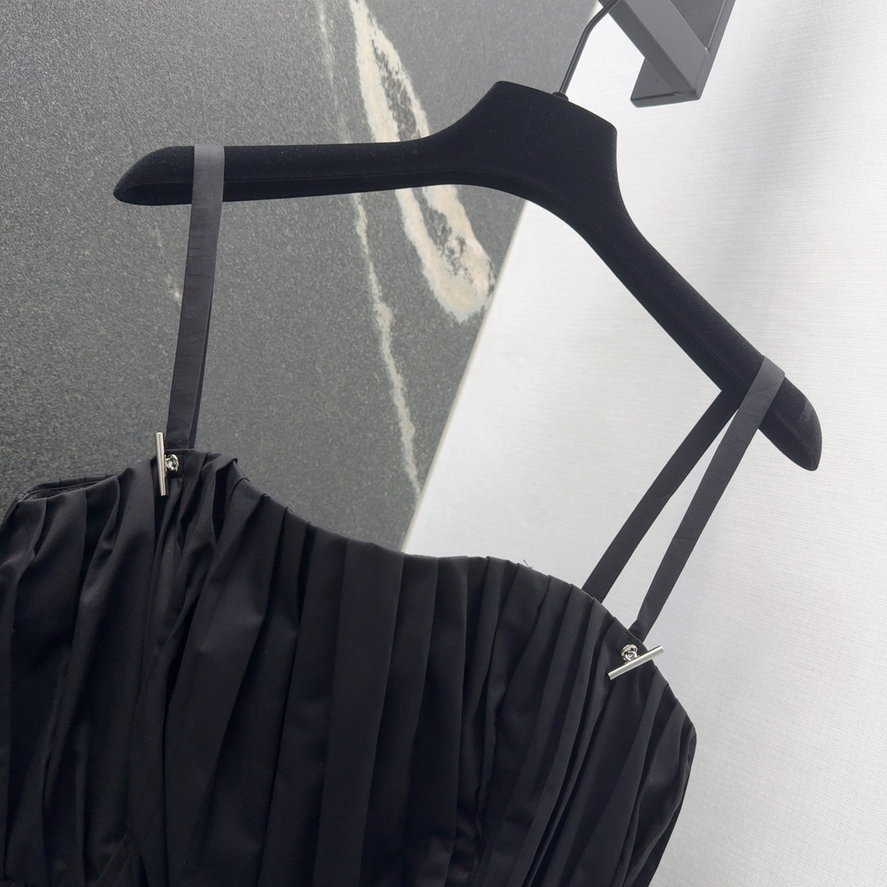 High-Quality Silk-Cotton Dress: Classic Black System for Young Woman - 图片 4