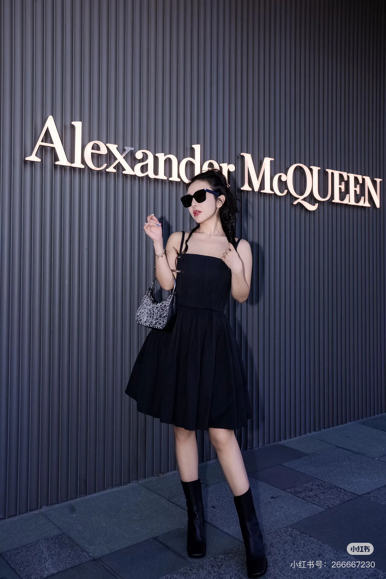 She’s a pretty girl - 图片 1