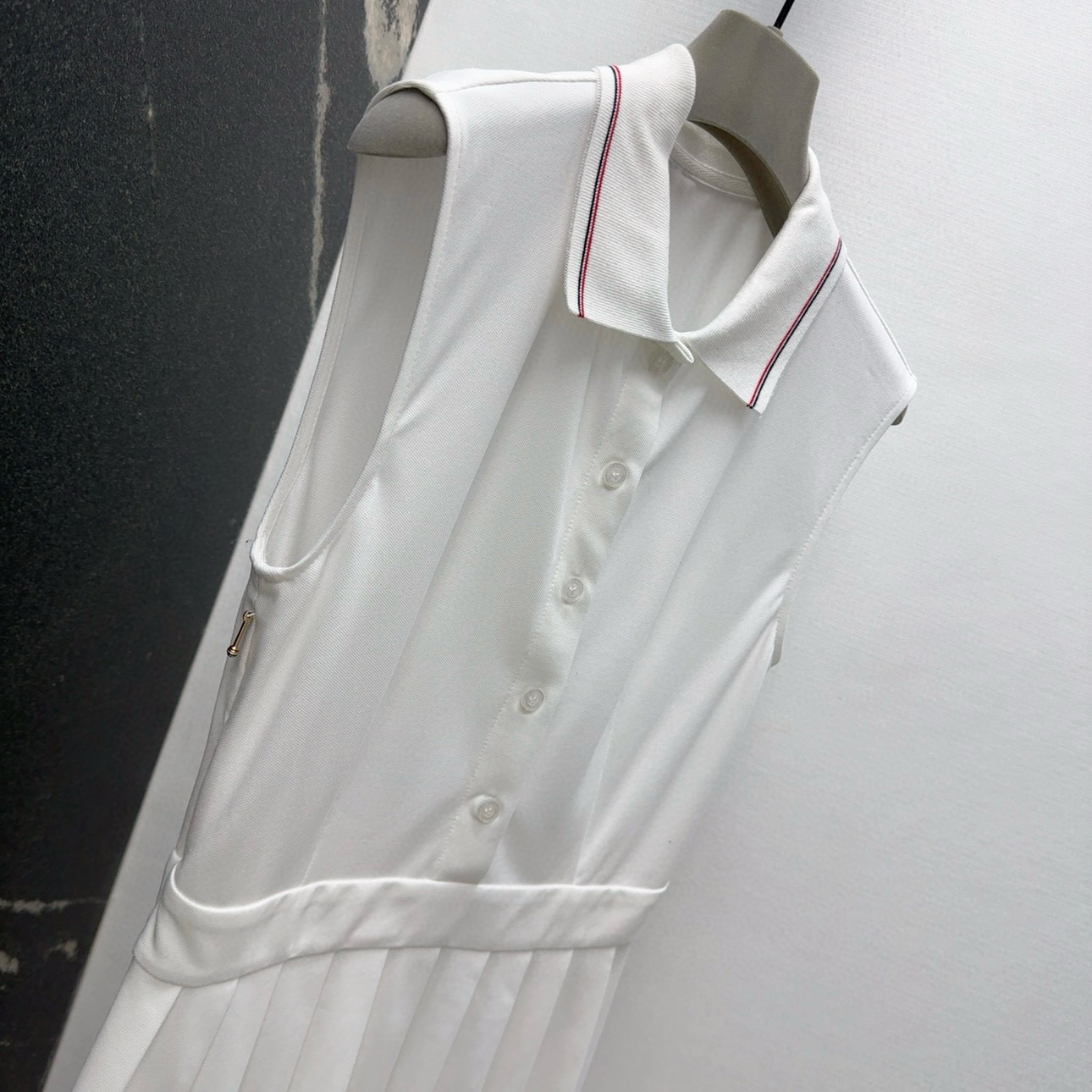 “Original Smug Dress with Spring and Summer New Complications: Classic, Form-Fitting Design” - 图片 6