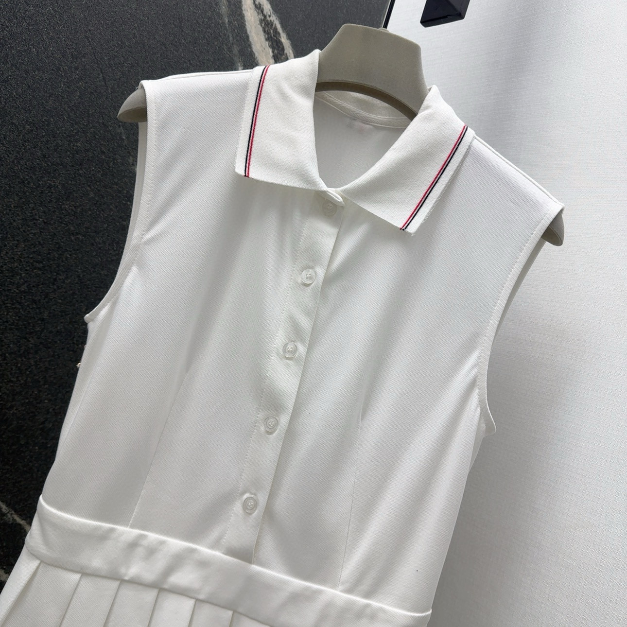 “Original Smug Dress with Spring and Summer New Complications: Classic, Form-Fitting Design” - 图片 3