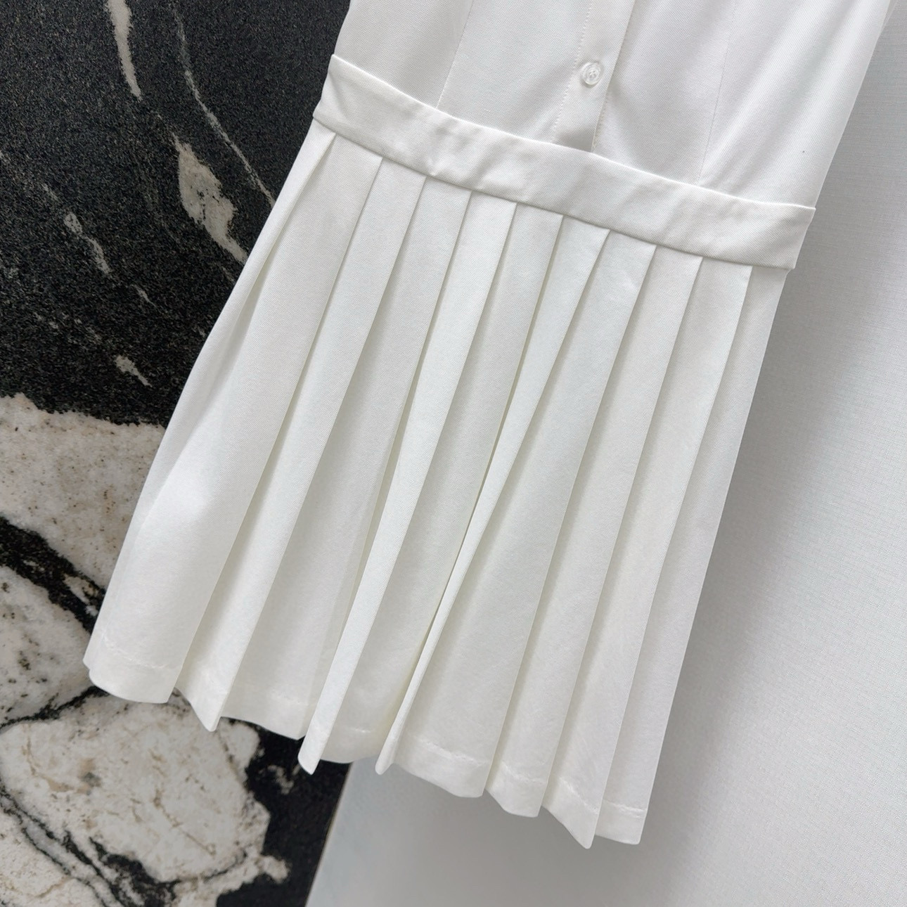 “Original Smug Dress with Spring and Summer New Complications: Classic, Form-Fitting Design” - 图片 5