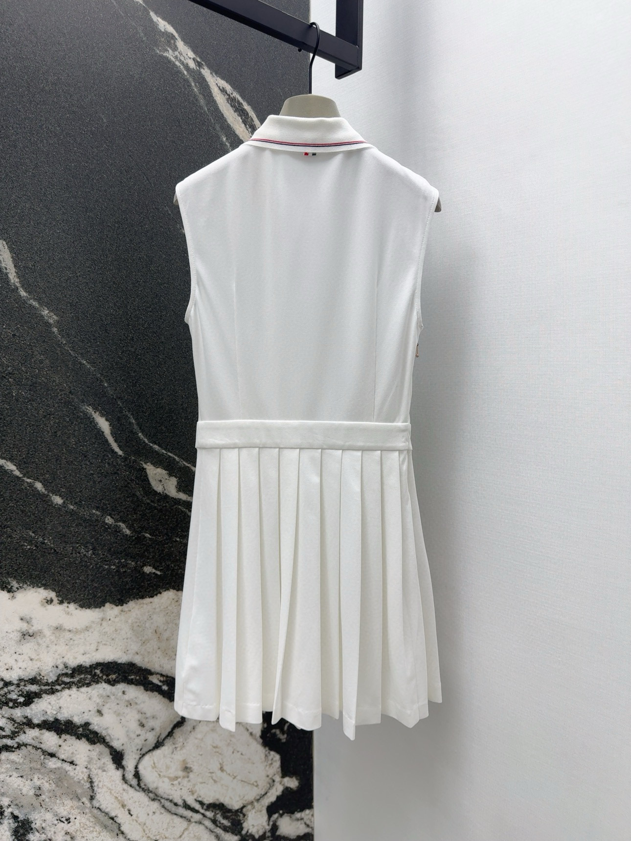 “Original Smug Dress with Spring and Summer New Complications: Classic, Form-Fitting Design” - 图片 9