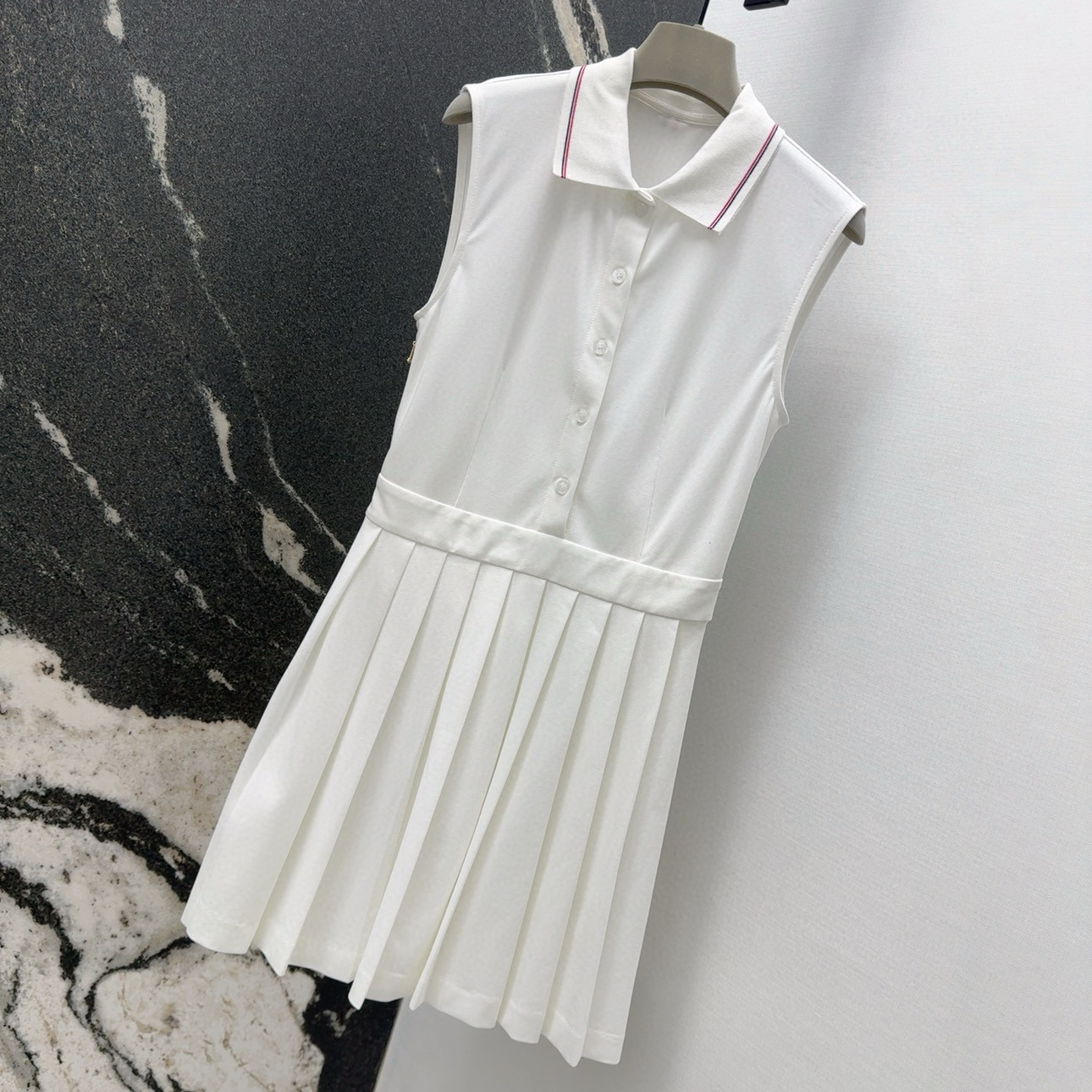 “Original Smug Dress with Spring and Summer New Complications: Classic, Form-Fitting Design” - 图片 2