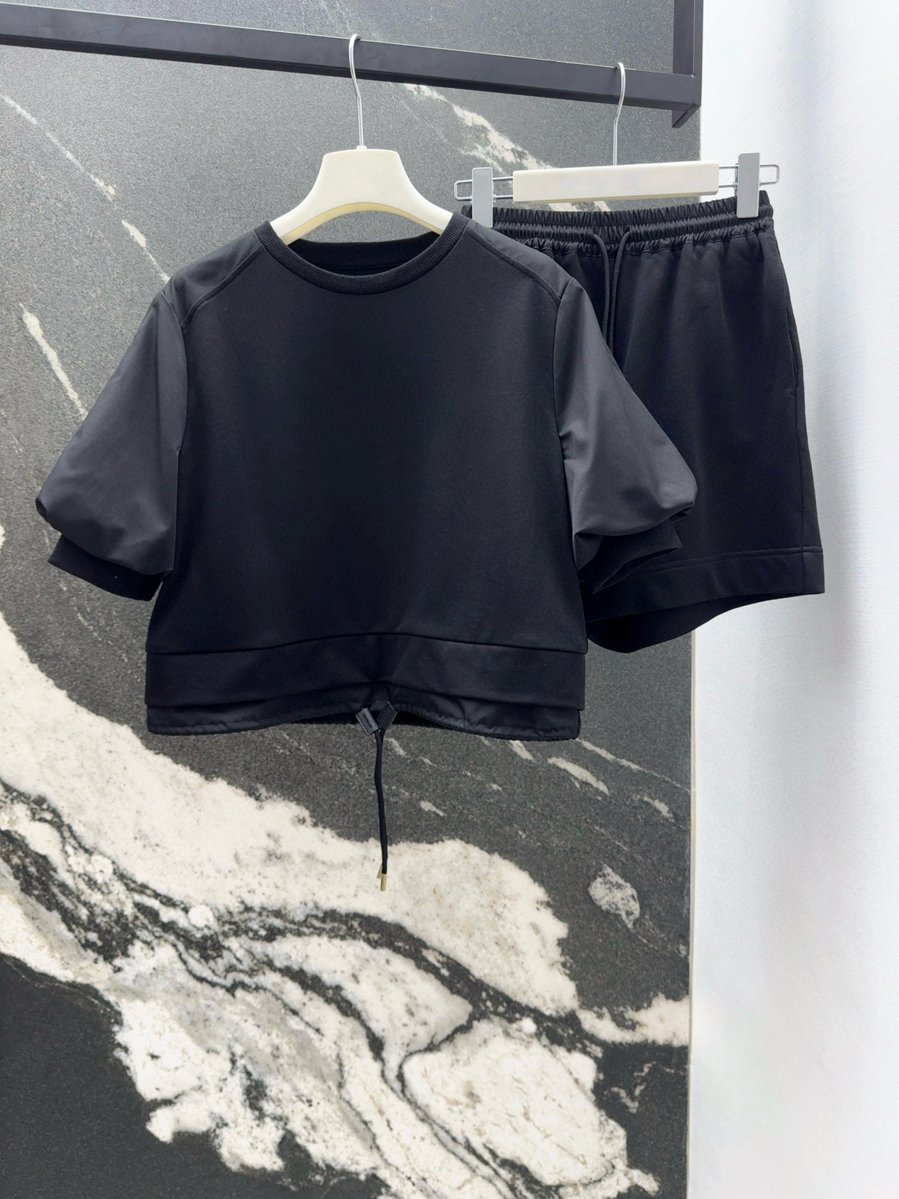 Fashionable P736 Female Suit: MC 25SS Badge Decorated Recreational Wear - 图片 1