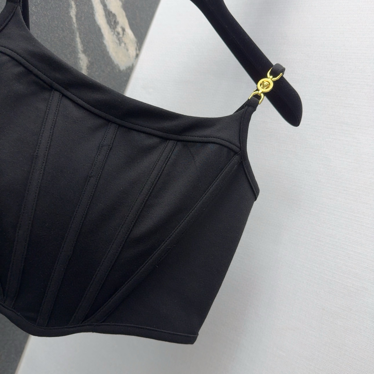 “Spring and Summer Medusa V-Shaped Bra Set: Sexy, Super Thin Design with Nostalgic High-Street Monos” - 图片 4