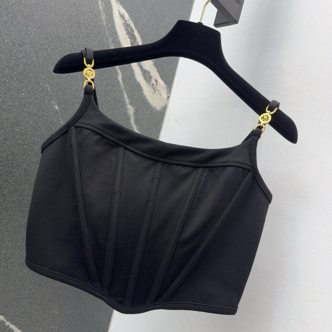 “Spring and Summer Medusa V-Shaped Bra Set: Sexy, Super Thin Design with Nostalgic High-Street Monos” - 图片 2
