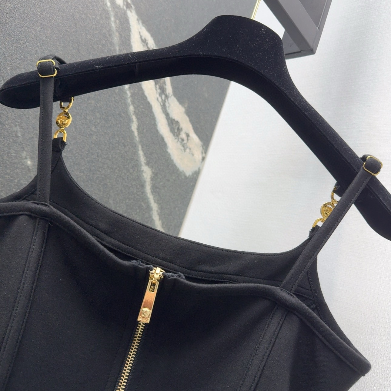 “Spring and Summer Medusa V-Shaped Bra Set: Sexy, Super Thin Design with Nostalgic High-Street Monos” - 图片 8