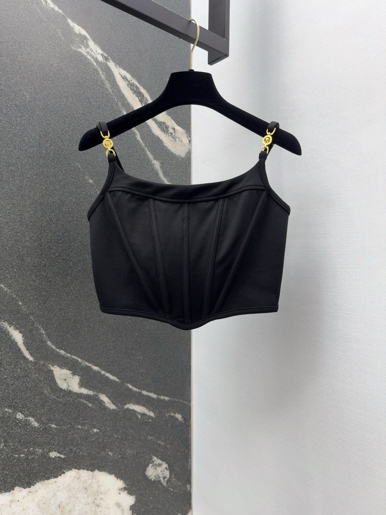 “Spring and Summer Medusa V-Shaped Bra Set: Sexy, Super Thin Design with Nostalgic High-Street Monos”