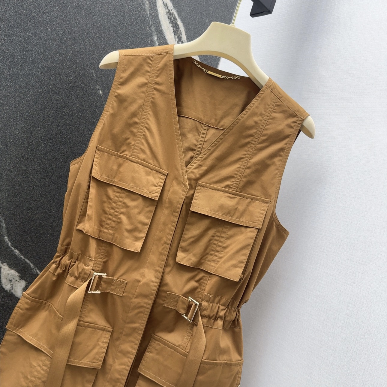 Spring/Summer 25SS Feminine Suit Collection: Stylish, Deconstructed, High-End Designs Highlighting Waistline, Retro-Chic, Commuting, Leisure Wear. - 图片 3