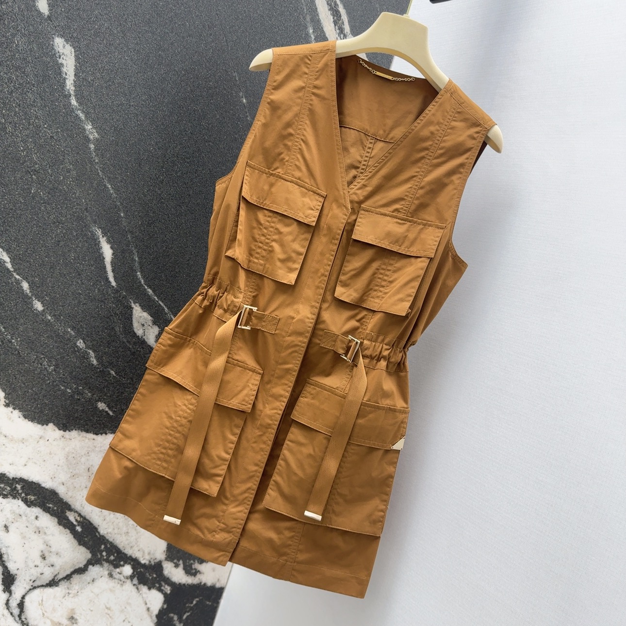 Spring/Summer 25SS Feminine Suit Collection: Stylish, Deconstructed, High-End Designs Highlighting Waistline, Retro-Chic, Commuting, Leisure Wear. - 图片 2