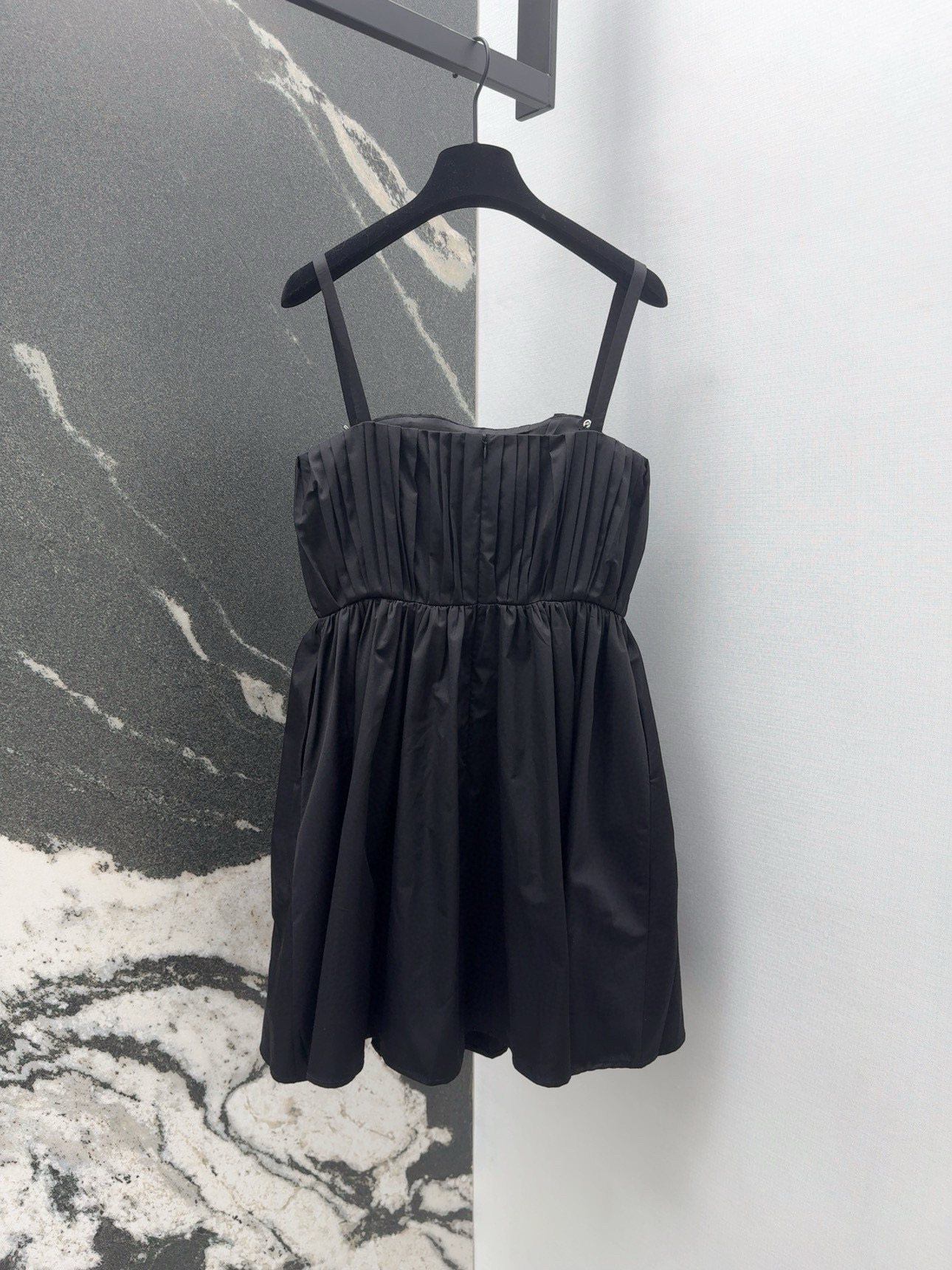 High-quality Silk-Cotton Dress: Classic Black System with Stylish Hardware Fitting - 图片 9