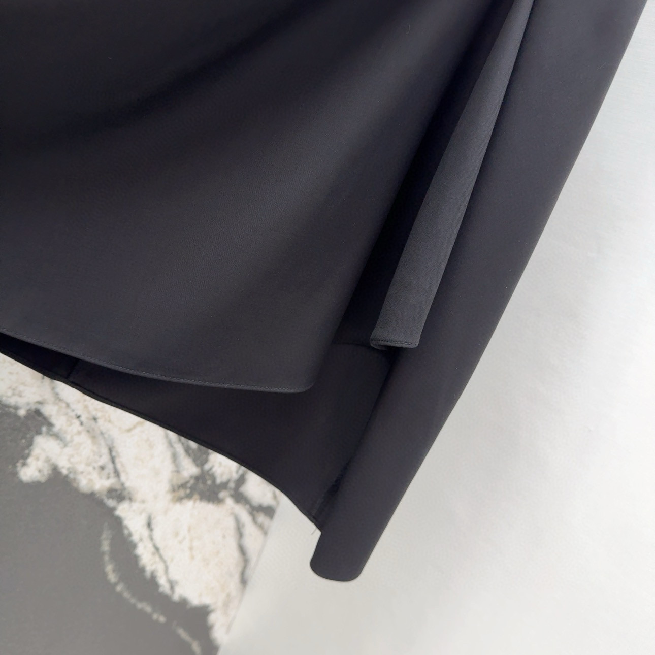 Stylish P598 One-Size-Fits-All Dress: Spring-Summer MCQ 25SS Collection Highlighting Irregular Wrinkled Design - 图片 6