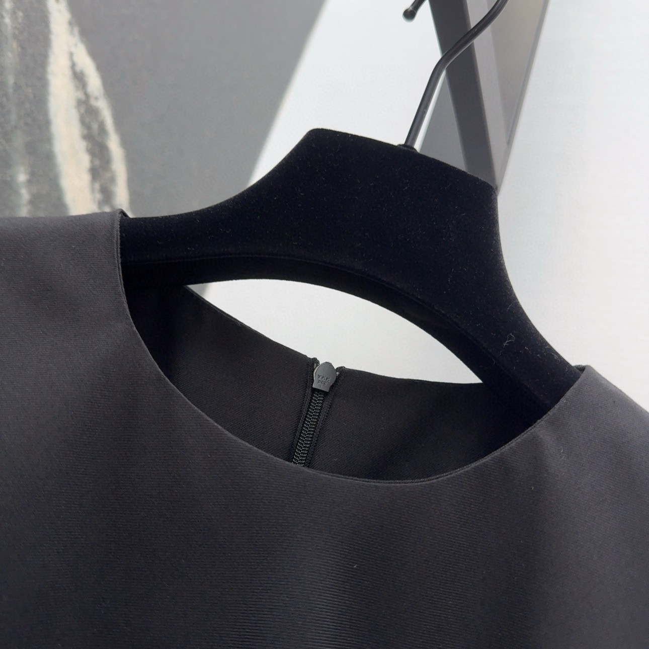 Stylish P598 One-Size-Fits-All Dress: Spring-Summer MCQ 25SS Collection Highlighting Irregular Wrinkled Design - 图片 3