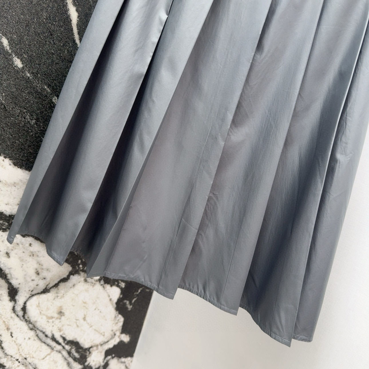 P648 Original One-Size-Fits-All Dress with T.B. 25SS: Scrappy Screen Design, Half Skirt - 图片 4