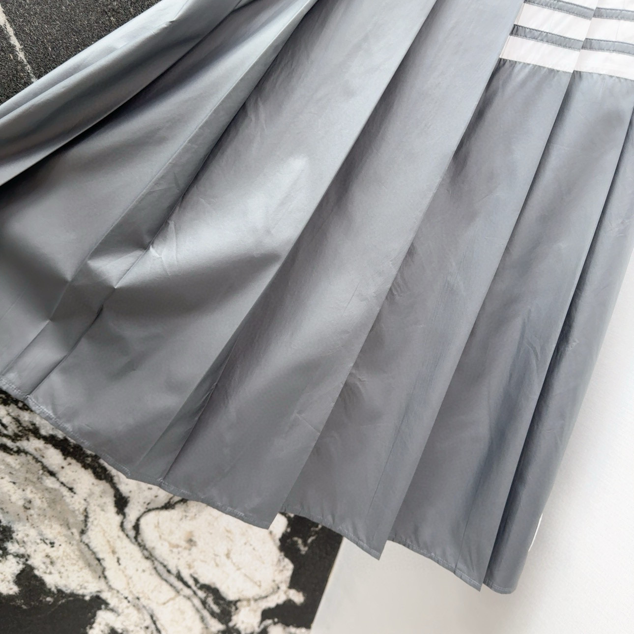 P648 Original One-Size-Fits-All Dress with T.B. 25SS: Scrappy Screen Design, Half Skirt - 图片 5