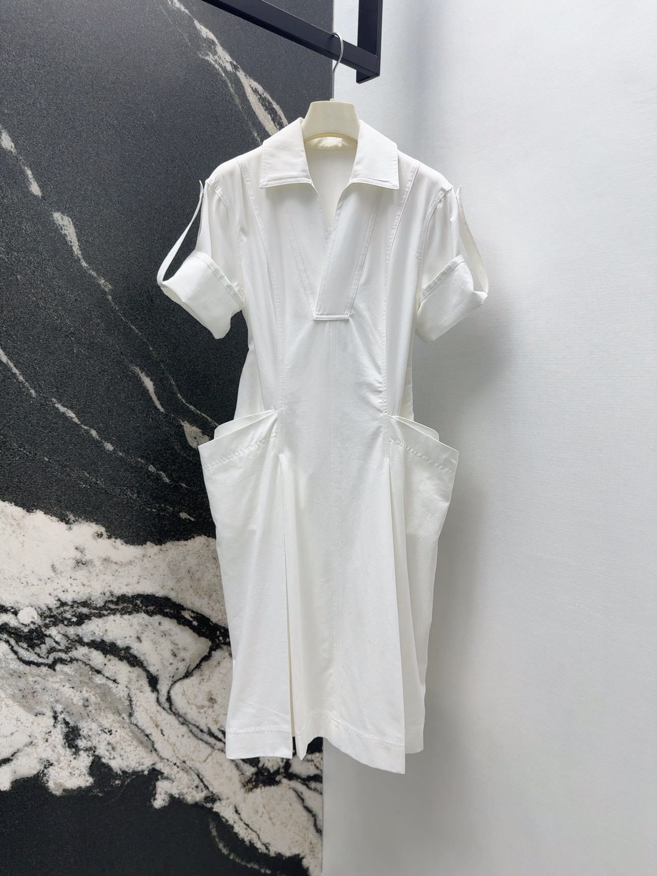 Elegant Summer Dress: BV 25SS Collection Features Feminine Design with Unique Details - 图片 1