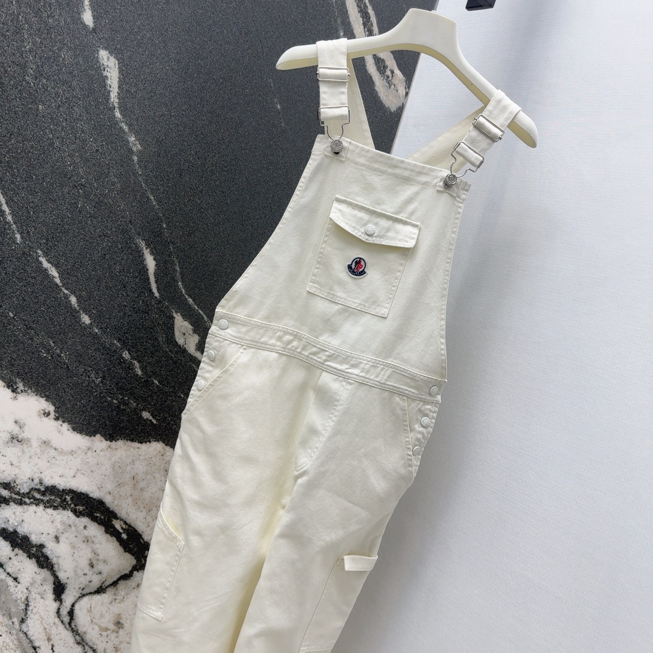 “MC 25SS Female Suit: Stylish Spring & Summer Jeans with Glitter Details” - 图片 2