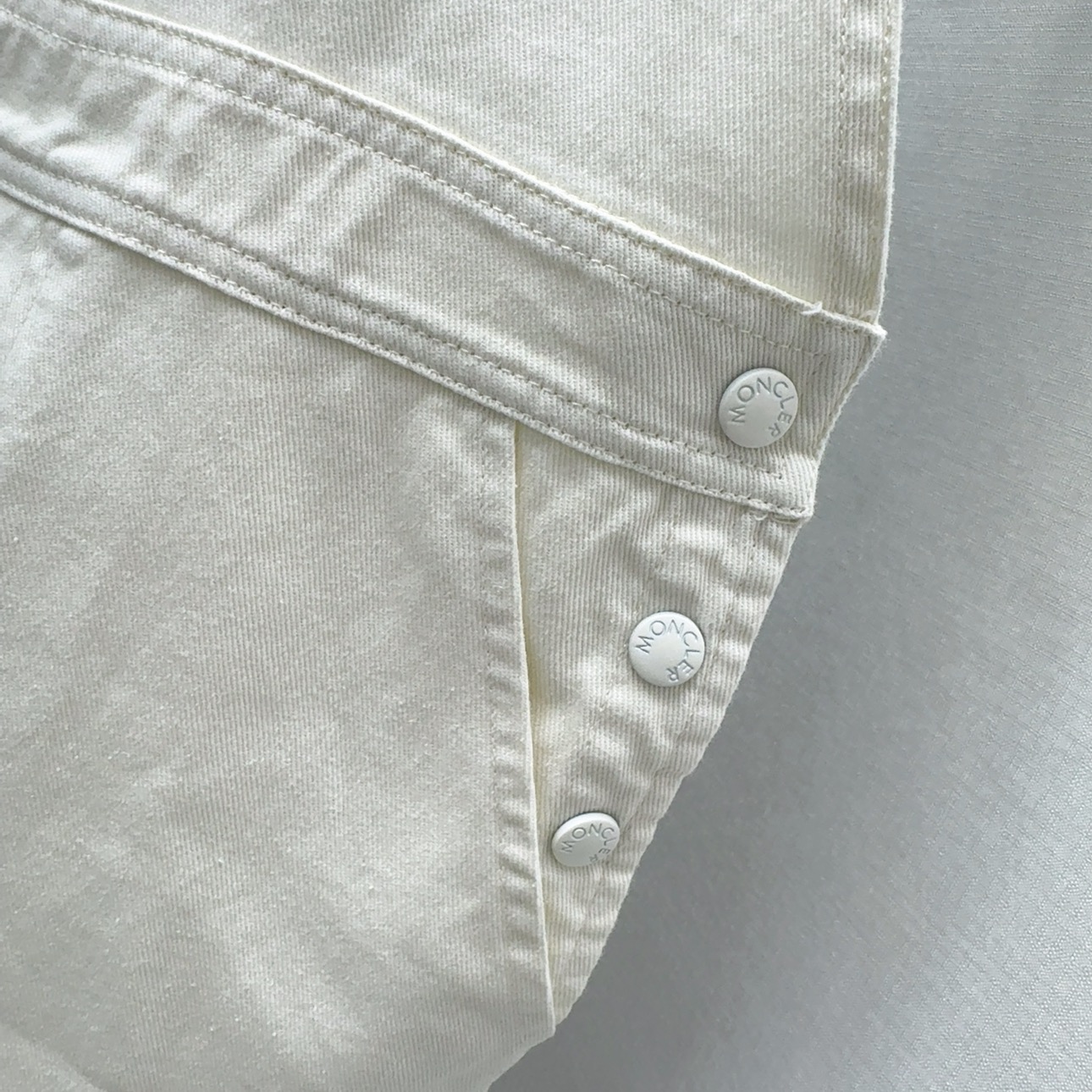 “MC 25SS Female Suit: Stylish Spring & Summer Jeans with Glitter Details” - 图片 7