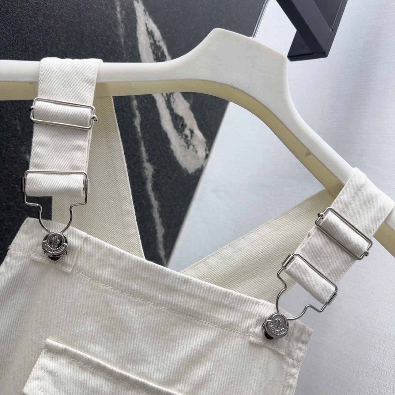 “MC 25SS Female Suit: Stylish Spring & Summer Jeans with Glitter Details” - 图片 4