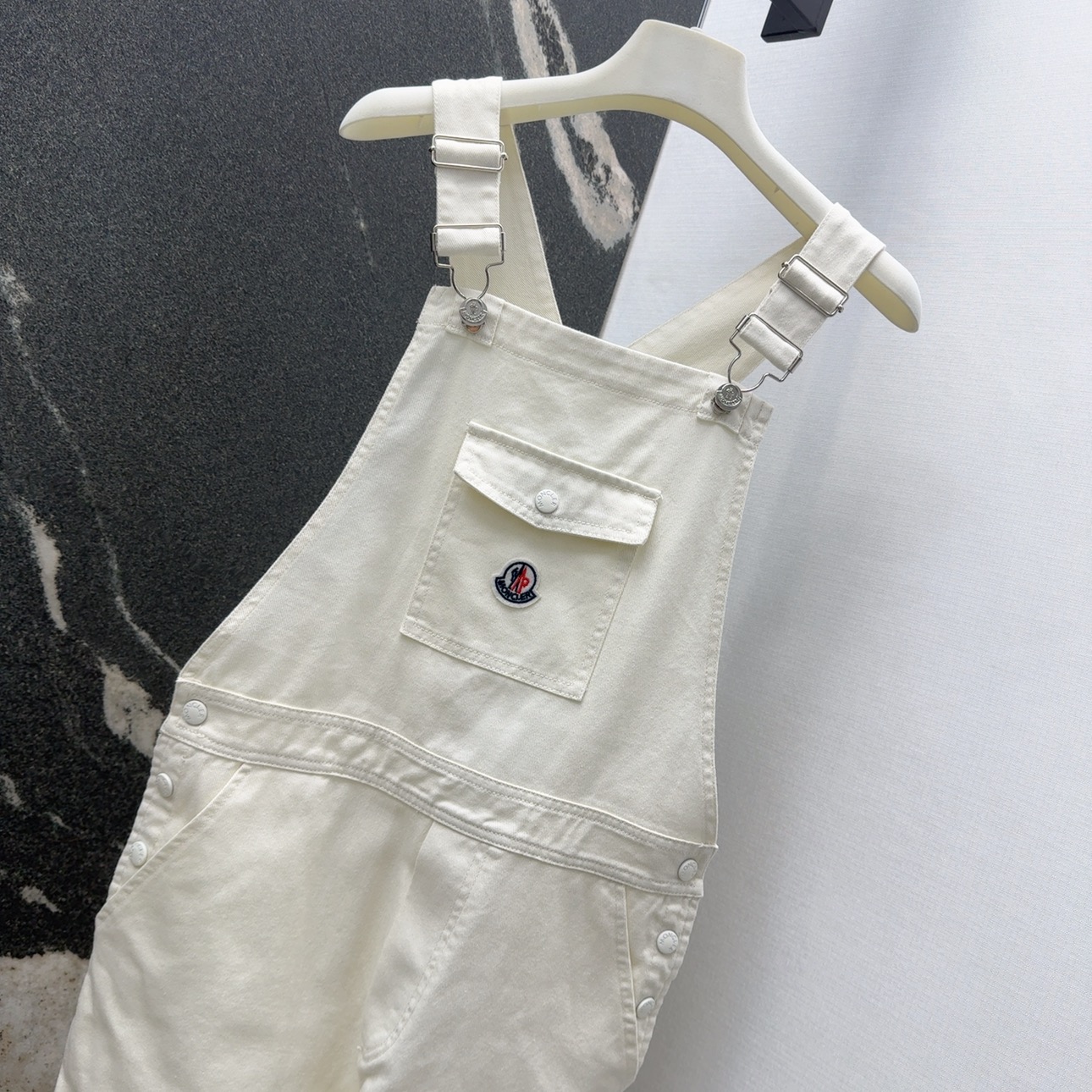 “MC 25SS Female Suit: Stylish Spring & Summer Jeans with Glitter Details” - 图片 3