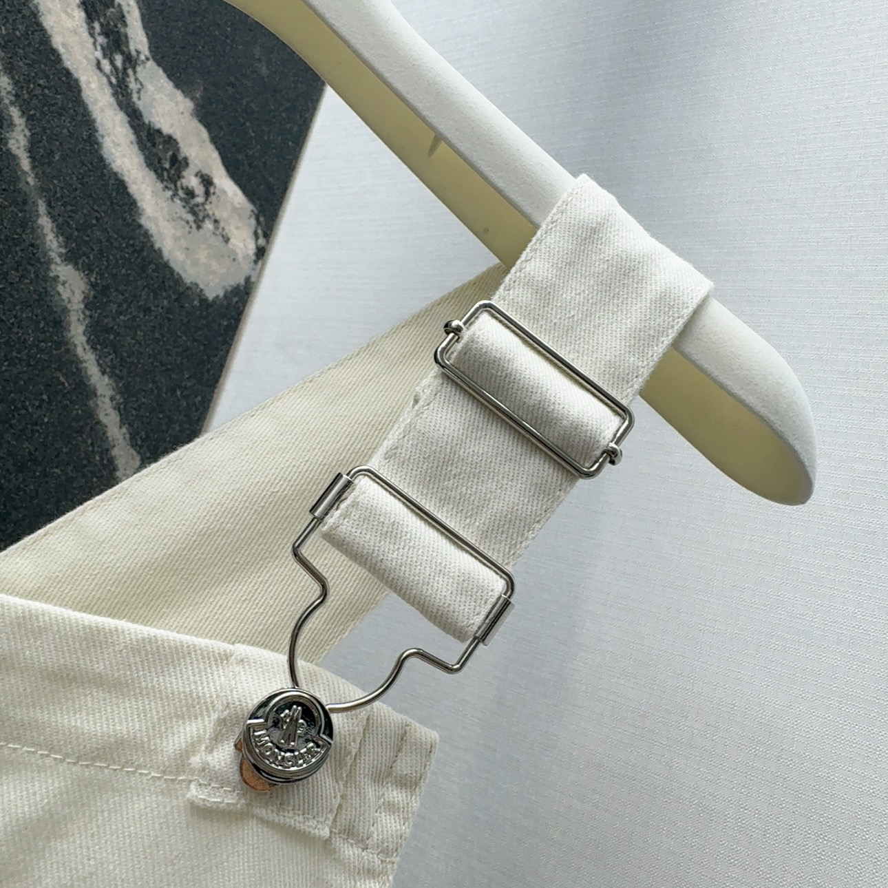 “MC 25SS Female Suit: Stylish Spring & Summer Jeans with Glitter Details” - 图片 5