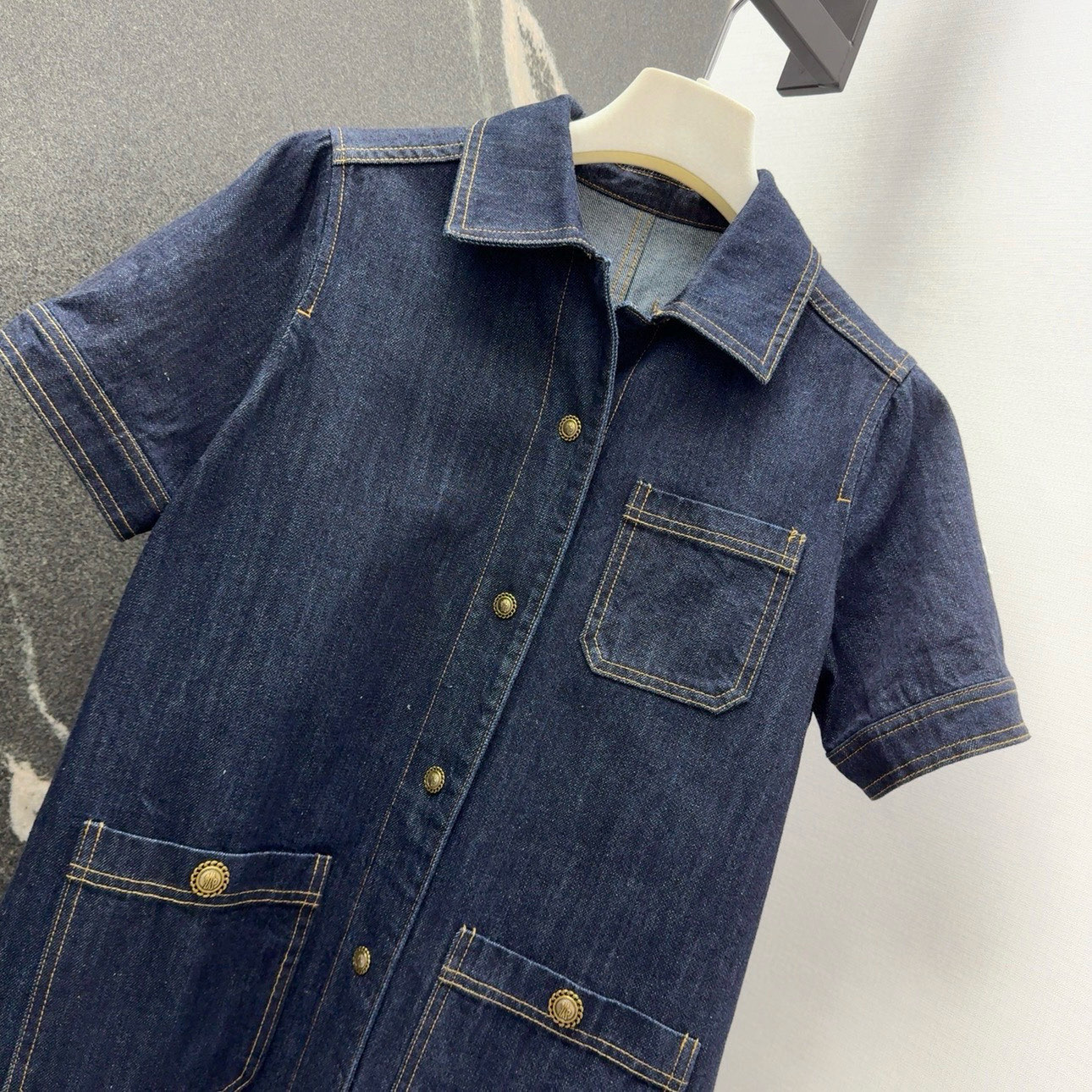 “New Water-Washing Cowboy Dress: Low-Key Luxuriousness with Back-Skind Design” - 图片 3