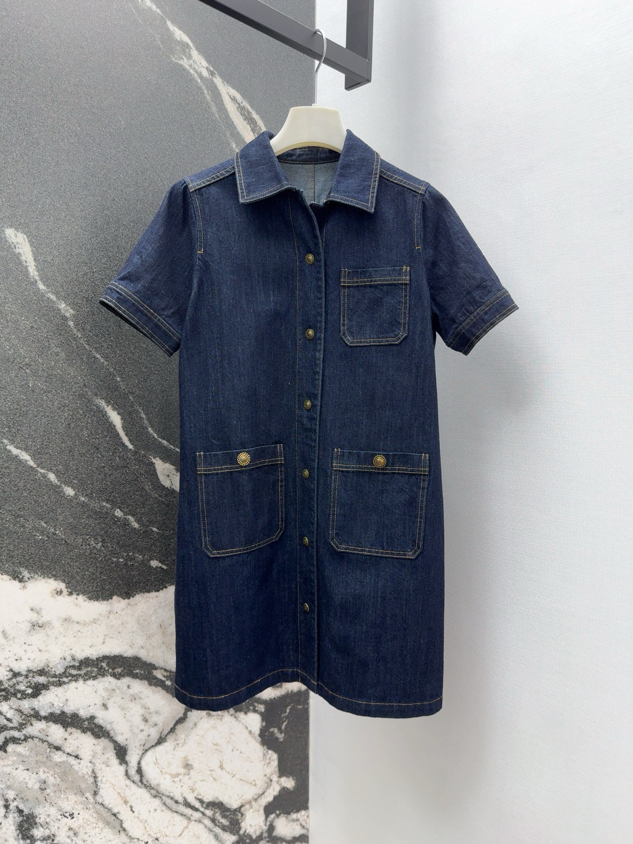 “New Water-Washing Cowboy Dress: Low-Key Luxuriousness with Back-Skind Design” - 图片 1