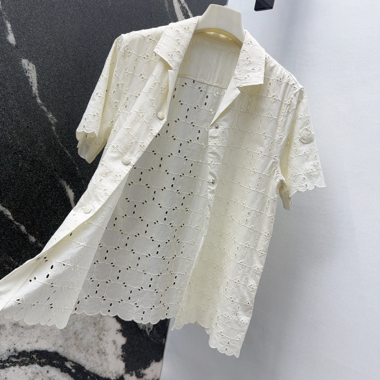 Stylish Women’s Leisure Suit: Embroidered Shirts and Loose Waist Shorts for Spring Vacation - 图片 8