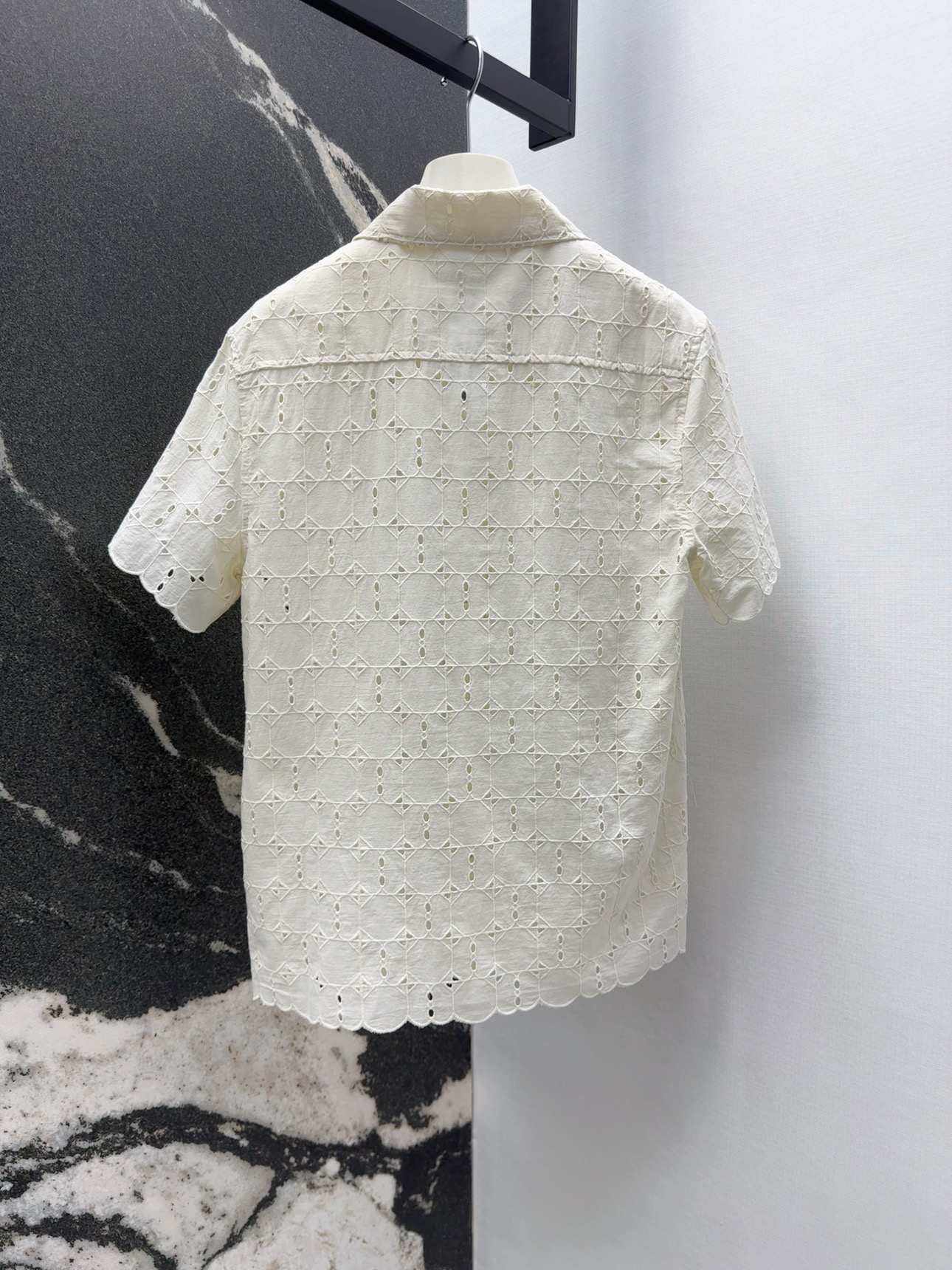 Stylish Women’s Leisure Suit: Embroidered Shirts and Loose Waist Shorts for Spring Vacation - 图片 9