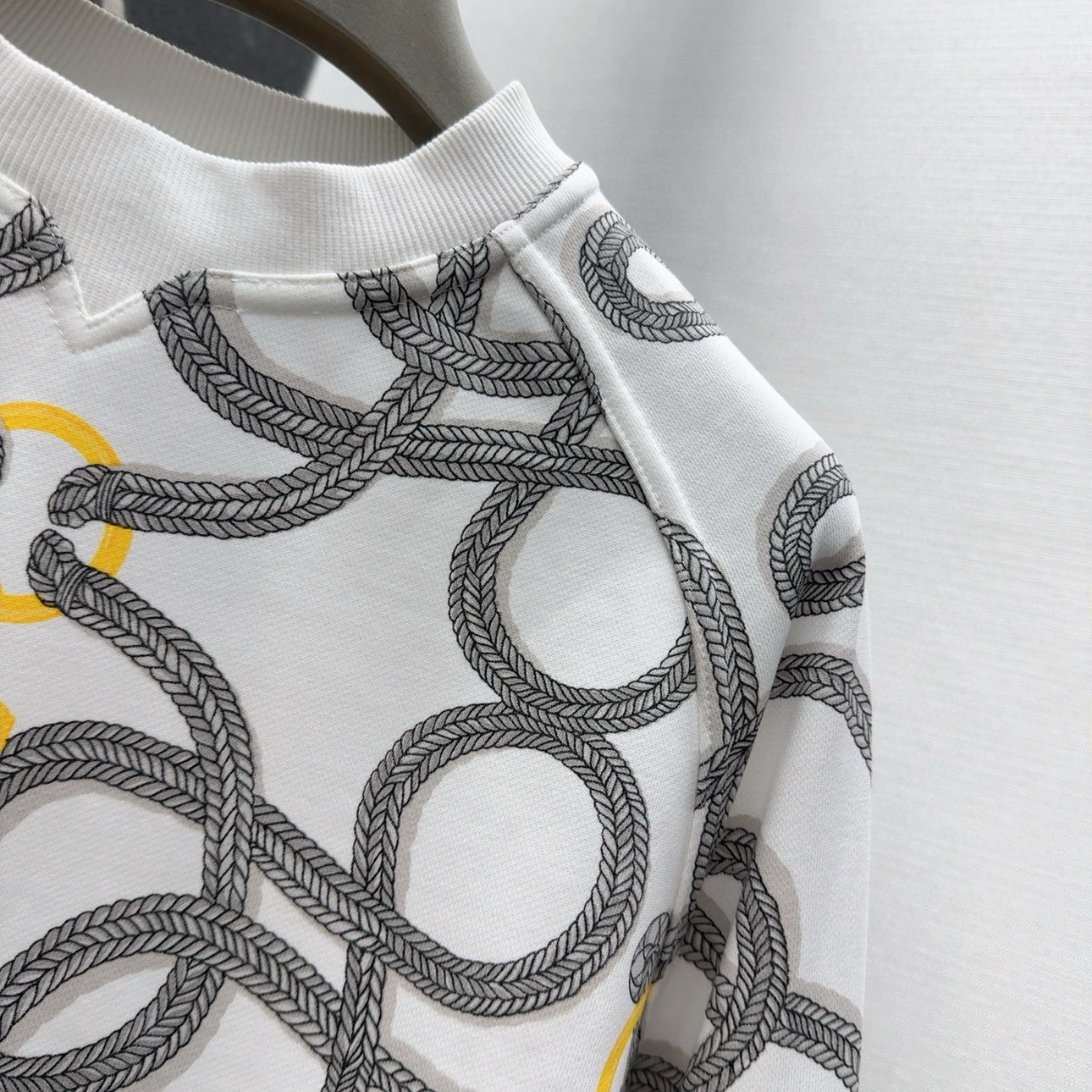 Spring/Summer 25SS Women’s Clothing Package: Original Twist Print Recreational Suit Collection - 图片 5