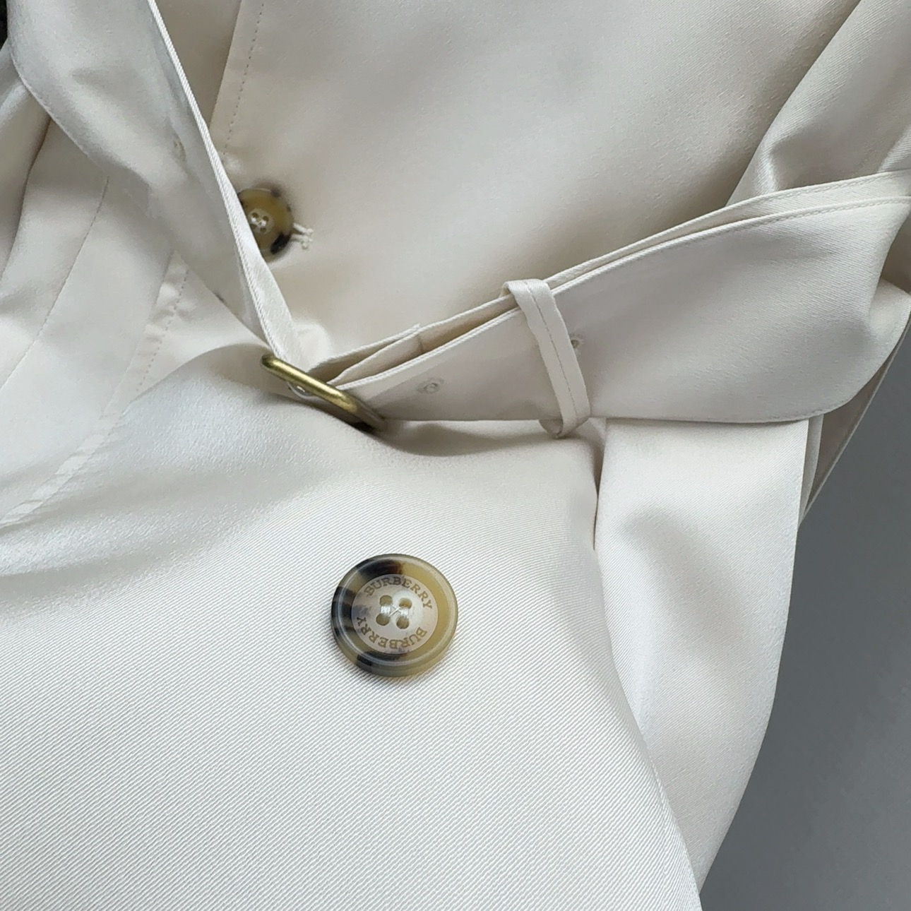 Stylish and Timeless: Original Women’s Dress with Classic Double-Deductive Design - 图片 6