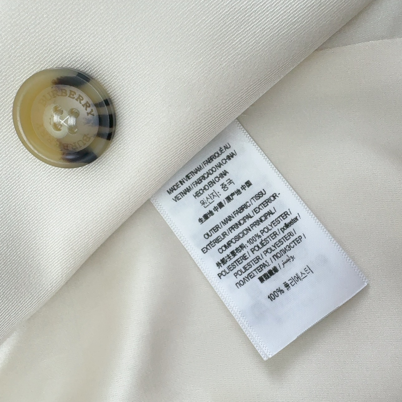 Stylish and Timeless: Original Women’s Dress with Classic Double-Deductive Design - 图片 8
