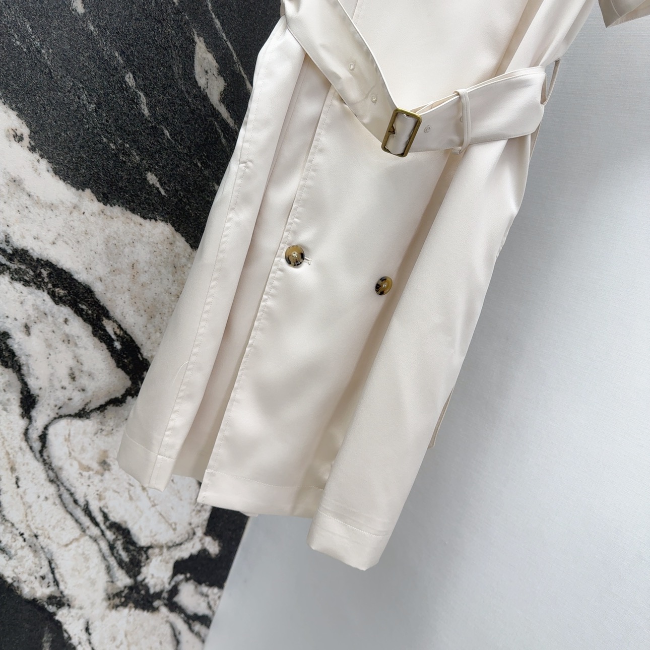Stylish and Timeless: Original Women’s Dress with Classic Double-Deductive Design - 图片 5