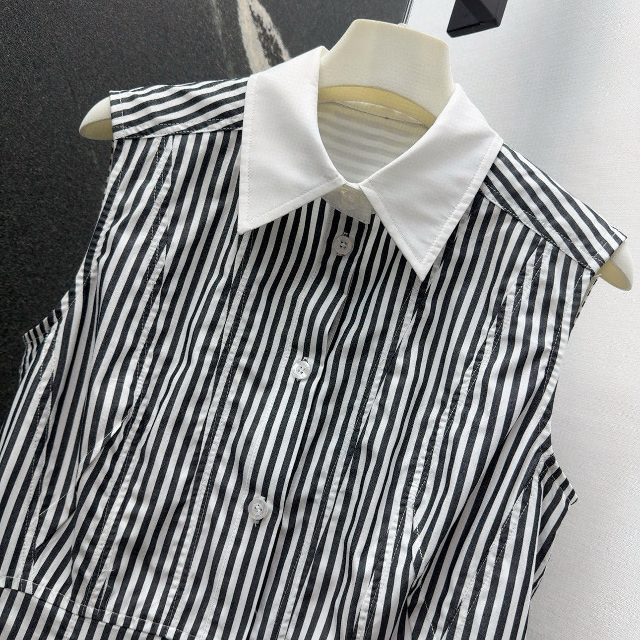 Stylish MAX 25SS Female Suit: Air-Trip Dress for Strong Women - 图片 3