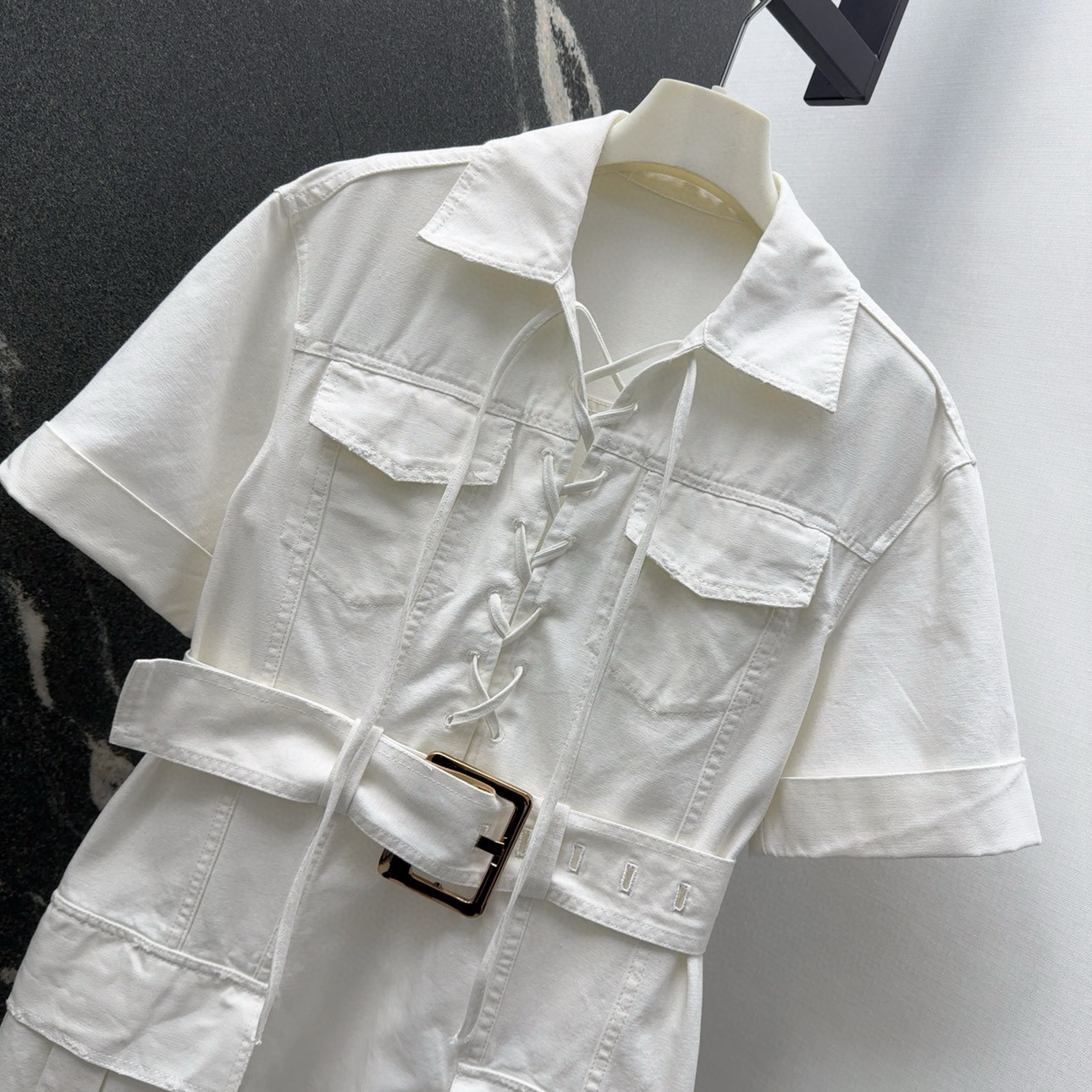 Stunning Female Dress with Cross-Button Design and Metal Belt – Perfect for Any Occasion - 图片 3
