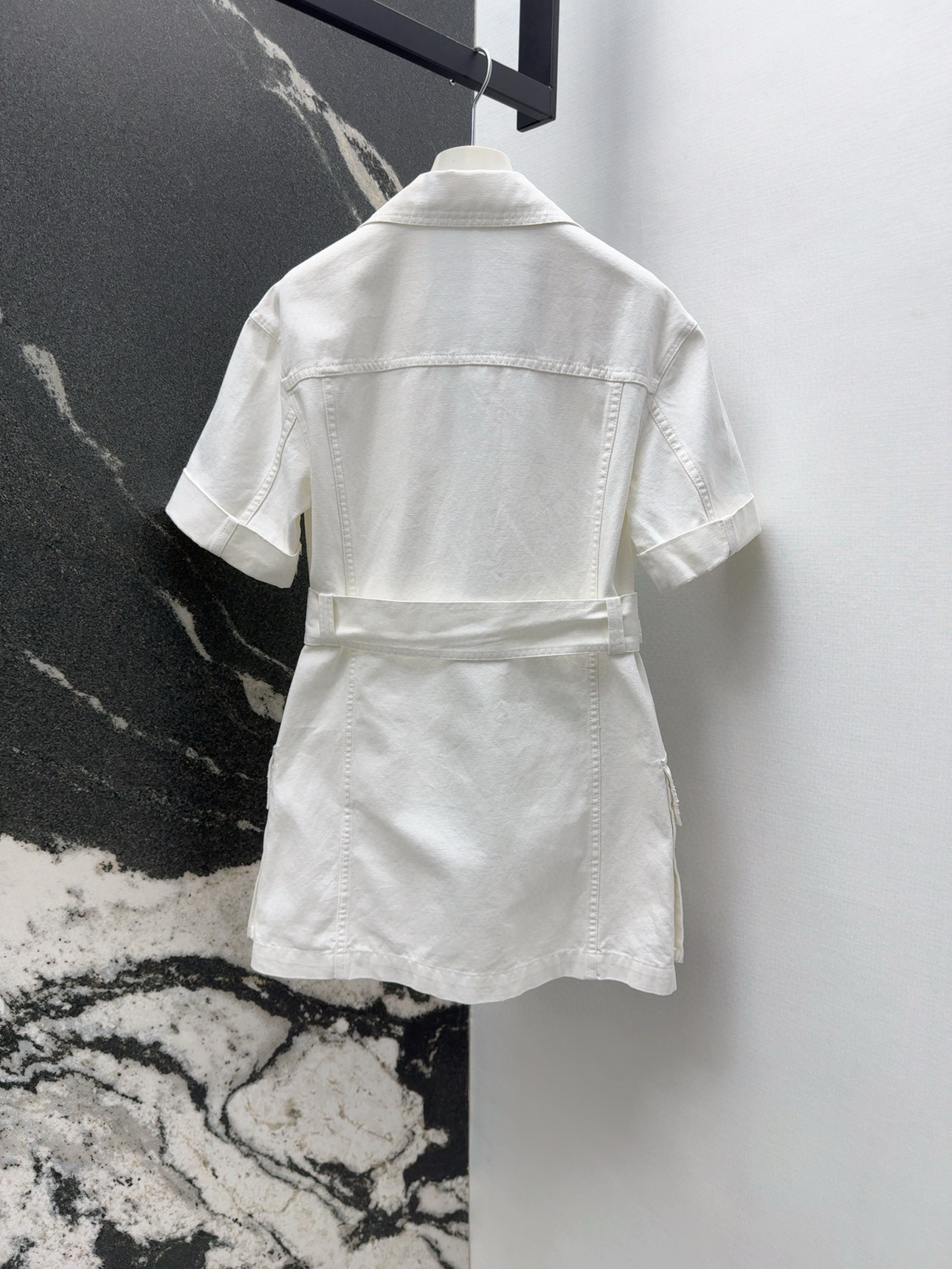 Stunning Female Dress with Cross-Button Design and Metal Belt – Perfect for Any Occasion - 图片 9