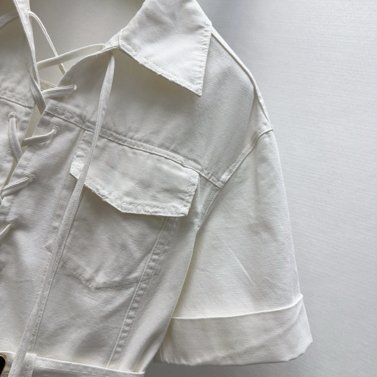 Stunning Female Dress with Cross-Button Design and Metal Belt – Perfect for Any Occasion - 图片 5
