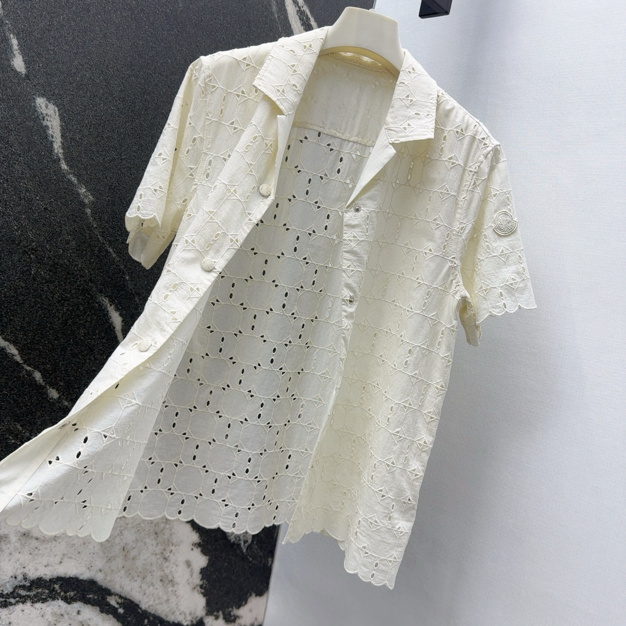 Stylish Women’s Suit Set: Embroidered Shirts and Loose Waist Shorts for Vacation - 图片 8